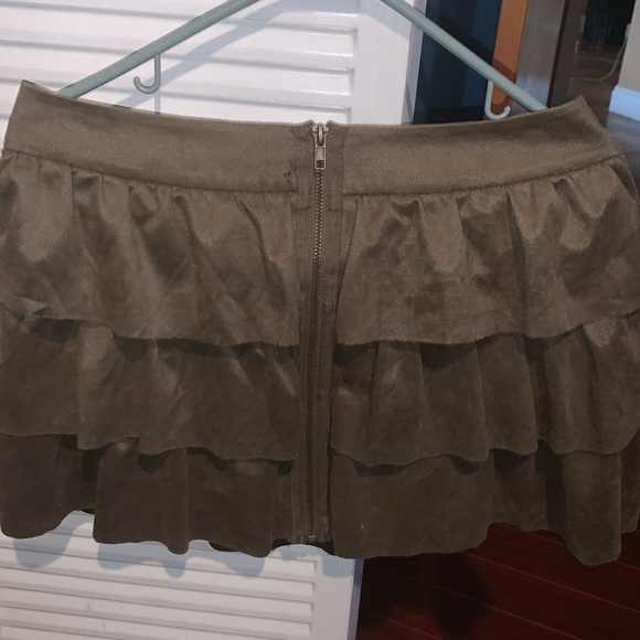 BCBG vintage ruffled velvet mini skirt - Picture 3 of 10